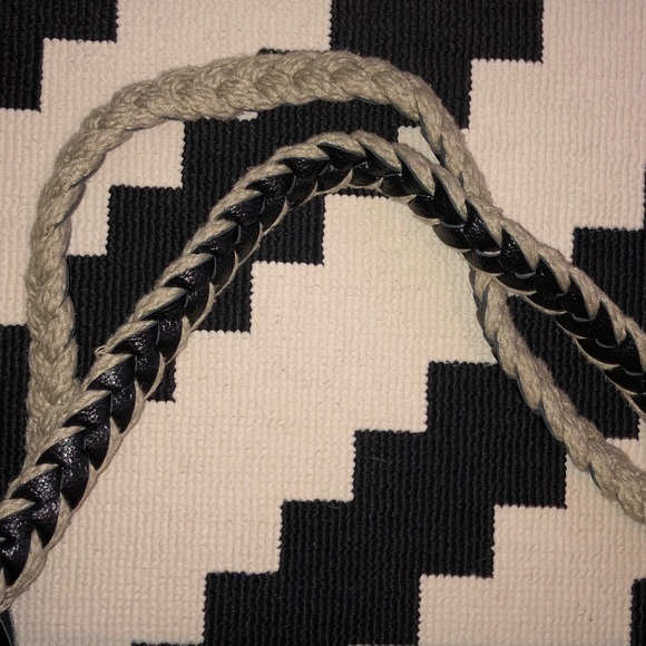 Handcrafted leather tote - Picture 5 of 7